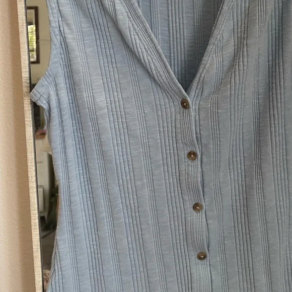 Universal Thread Light Blue Ribbed Button-Front Tank - Picture 3 of 4